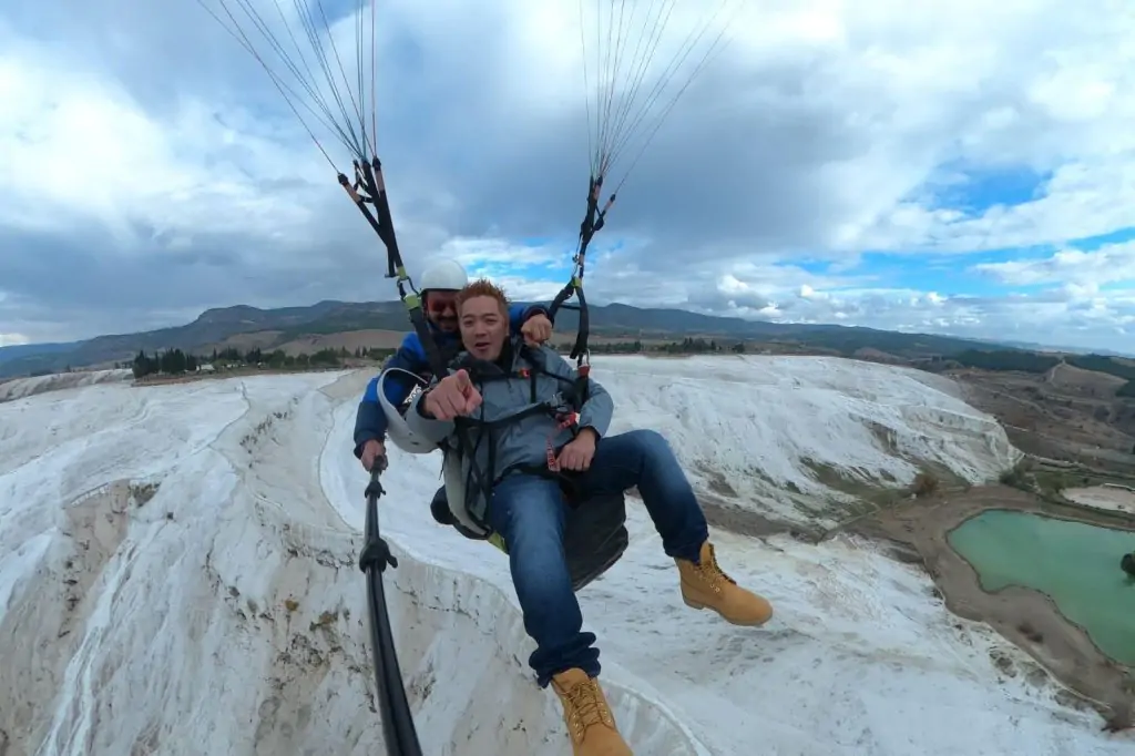 Gleitschirmfliegen in Pamukkale