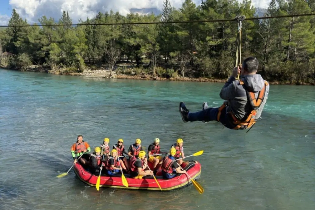 Rafting + Quad + Zipline (wycieczka łączona)