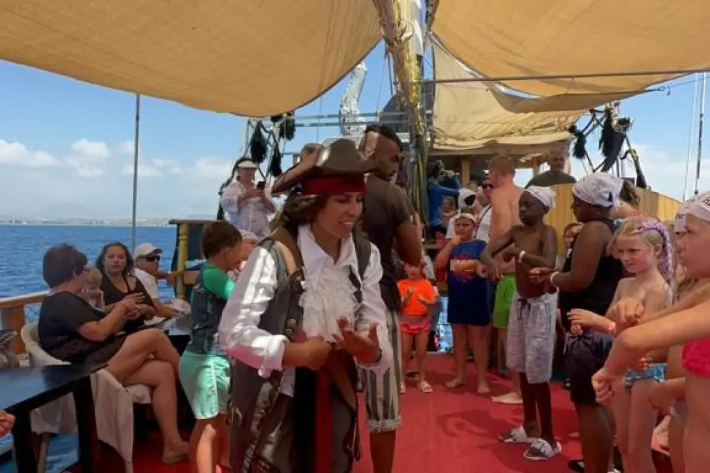 Seite Piratenboot