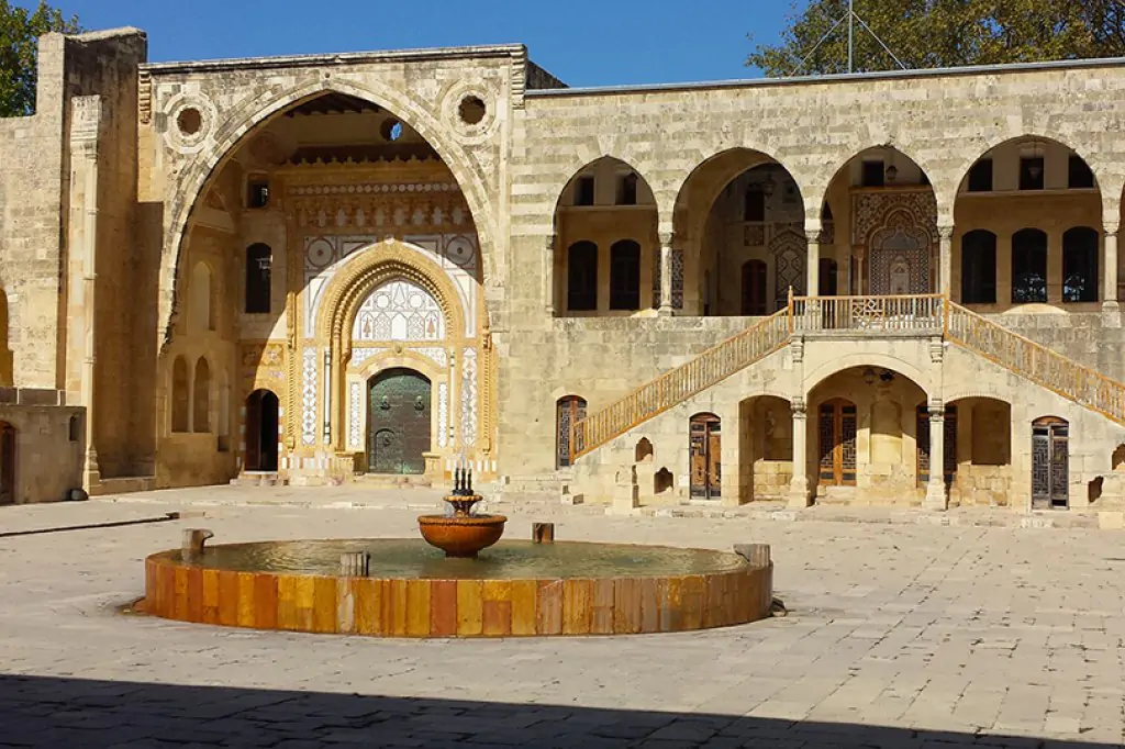 Private Deir Al-Qamar Beiteddine Palast und Barouk Zedern Tour