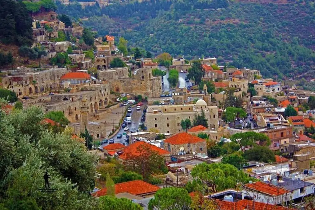 Private Deir Al-Qamar Beiteddine Palast und Barouk Zedern Tour