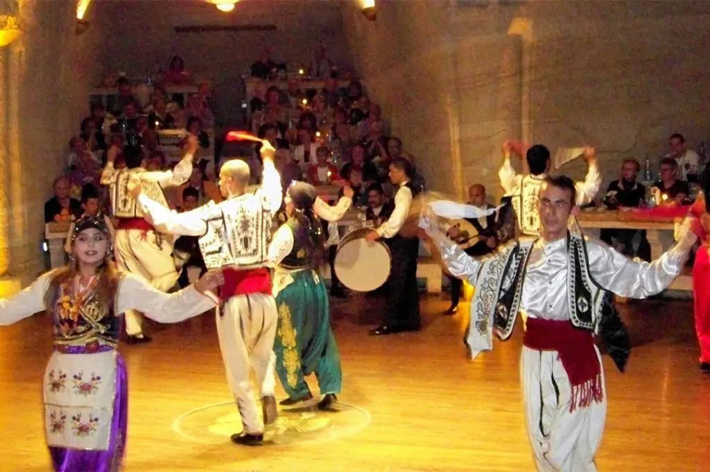 Türkische Nacht in Kappadokien mit Abendessen im ''Yaşar Baba Restaurant'' (mit Transfer)