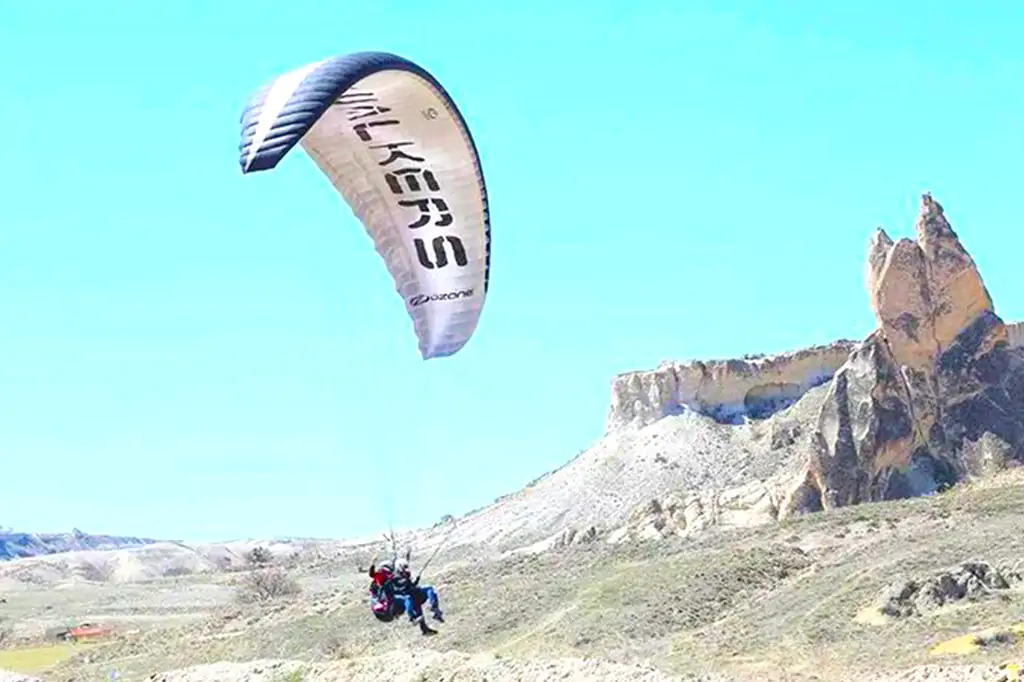 Experiența de zbor cu parapanta Cappadocia