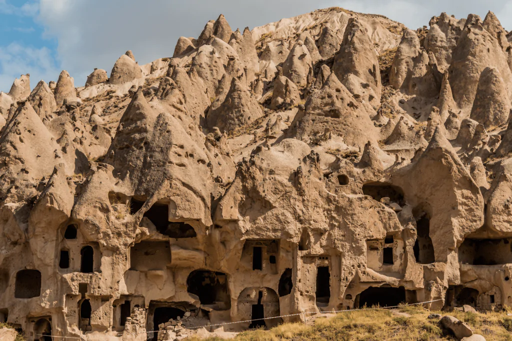 Excursie ghidată în Cappadocia Roșie cu prânz și călărie (Capadocia de Nord)