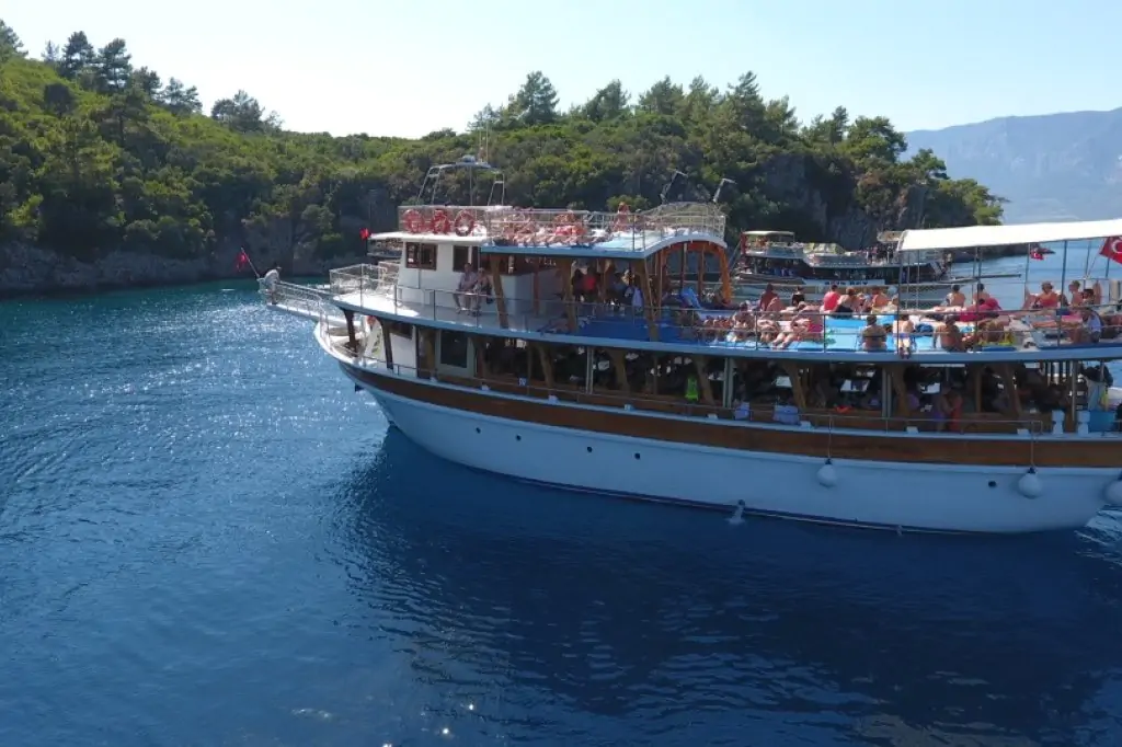 Excursie cu barca pe insula Cleopatra din Marmaris/İcmeler