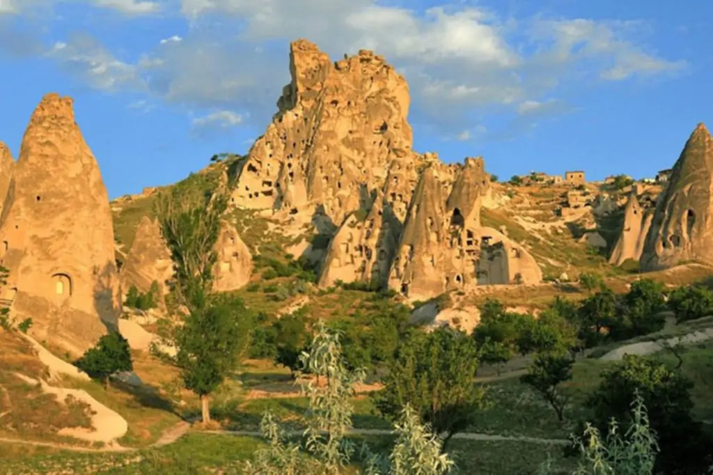 Cappadocia Red Tour Including Guide + Lunch + Transfer