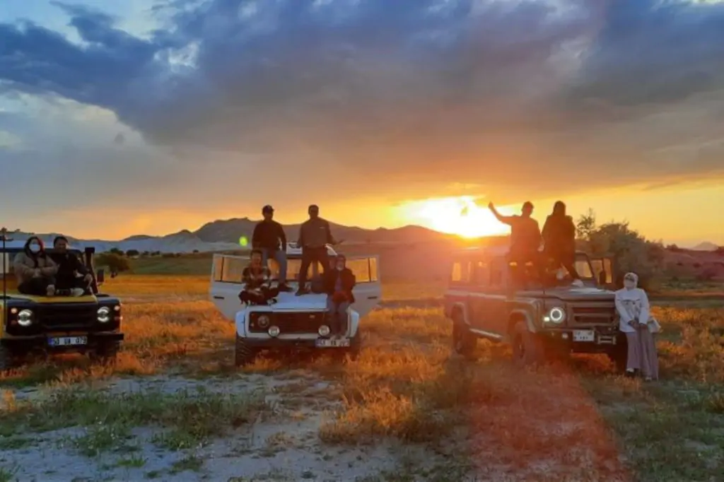 Cappadocia Jeep Safari la răsărit de soare, apus de soare sau în timpul zilei