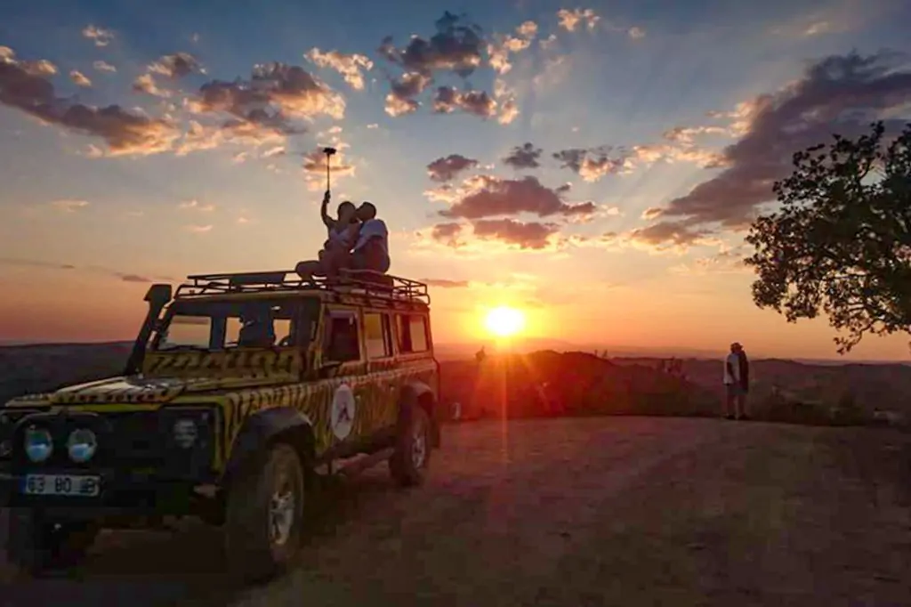 Cappadocia Jeep Safari la răsărit de soare, apus de soare sau în timpul zilei