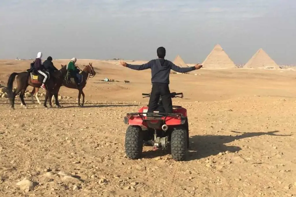 Private Cairo Safari Trip with the Pyramids (4ppl)