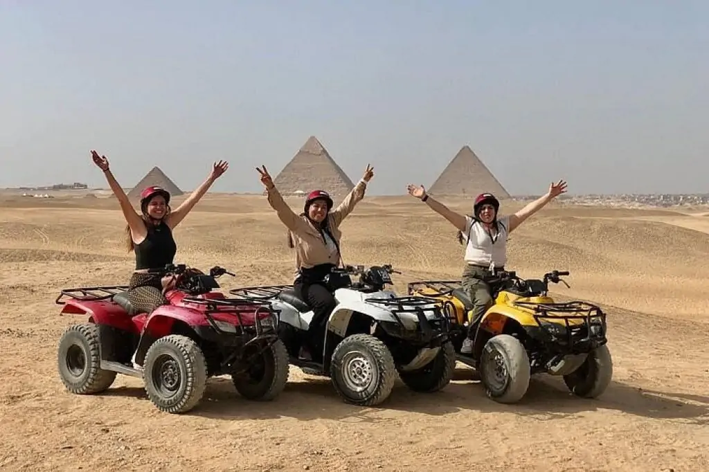 Private Cairo Safari Trip with the Pyramids (4ppl)