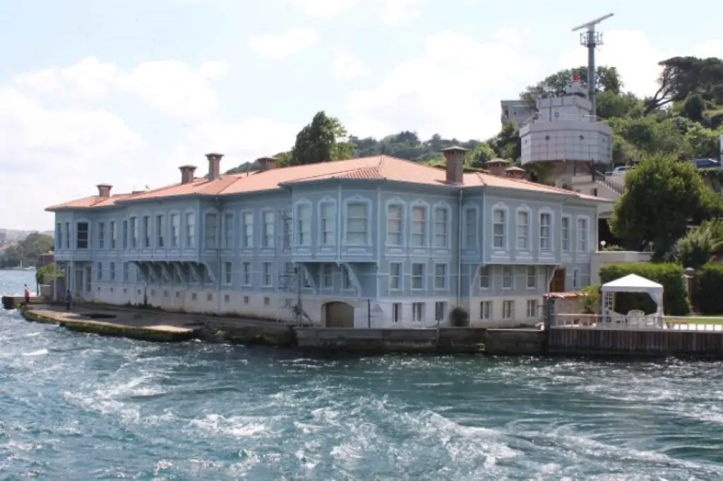 Istanbul: Guided Boat Tour on the Bosphorus