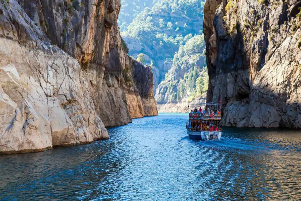 Excursie cu barca în Green Canyon