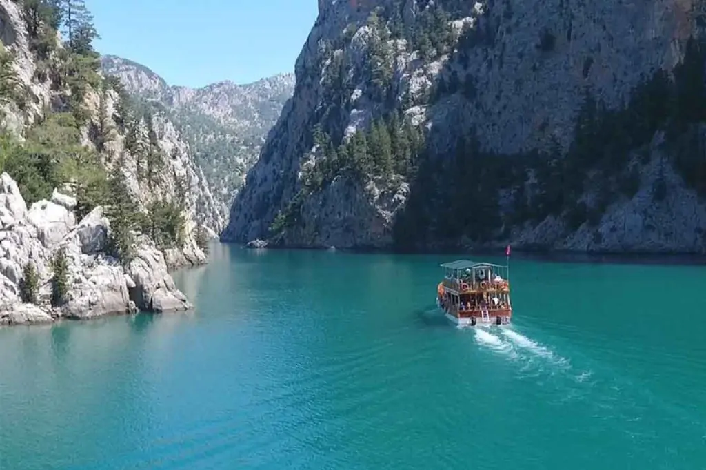 Green Canyon Boat Tour