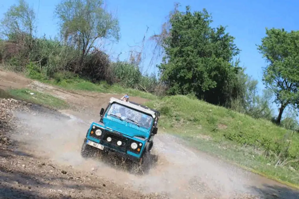 Jeep Safari And Boat Tour On The Green Lake