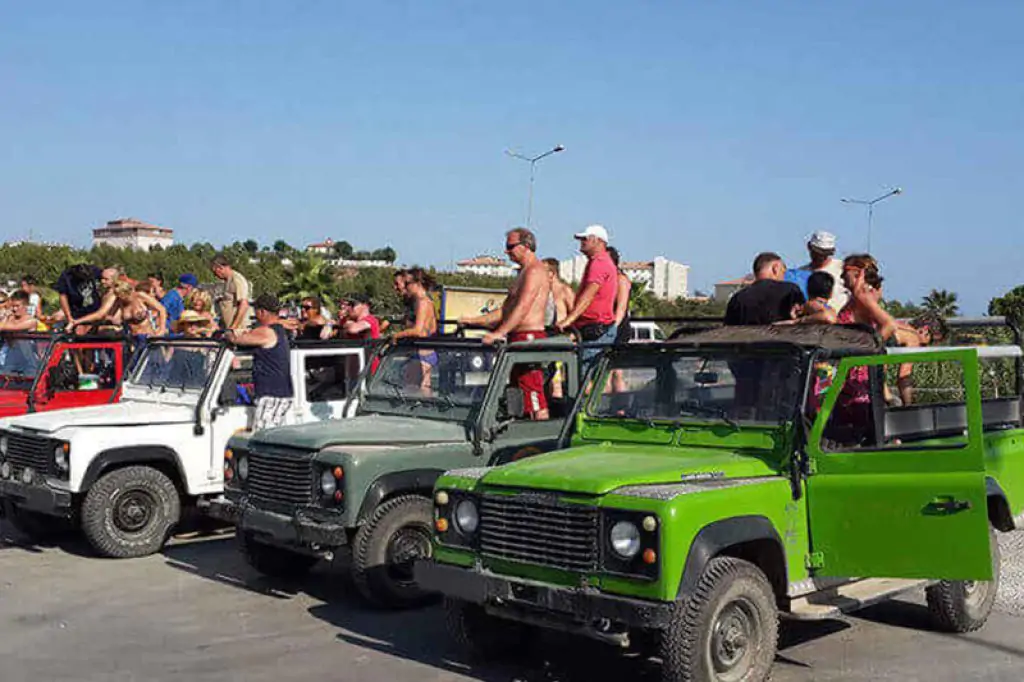 Jeep Safari And Boat Tour On The Green Lake