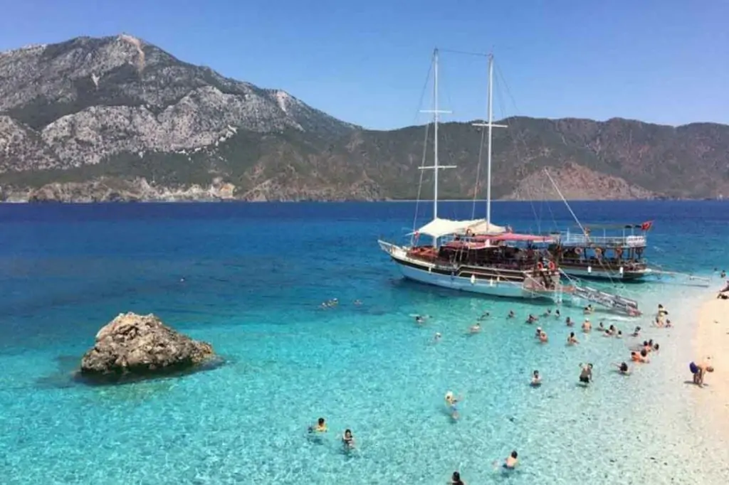 Suluada Yacht Tour din Side: Călătorie spre frumusețea naturii