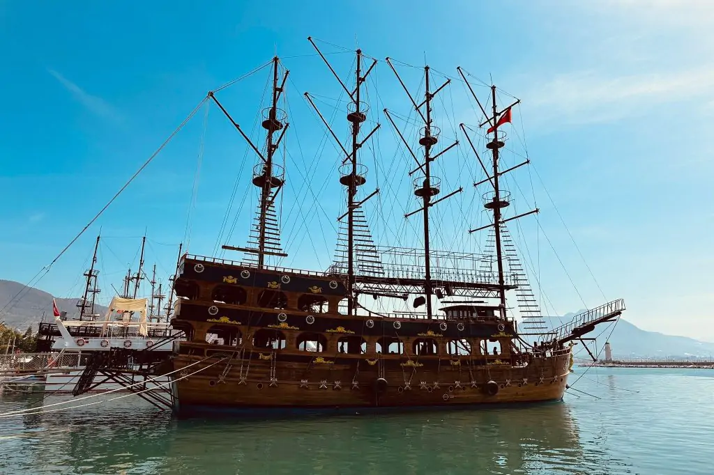 Luxury Alanya Pirate Boat with Hotel Transfer