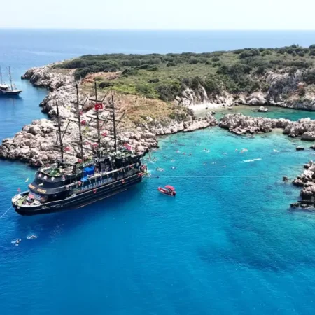 Kemer Medusa Boat Tour Departing from Antalya