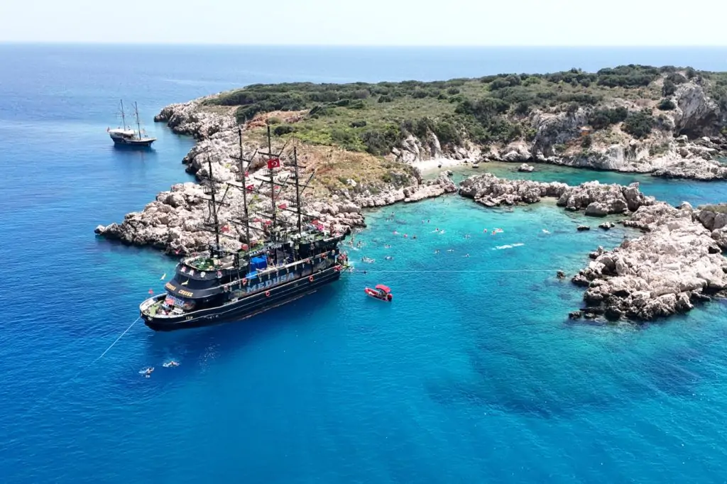 Kemer Medusa Excursie cu barca cu plecare din Antalya