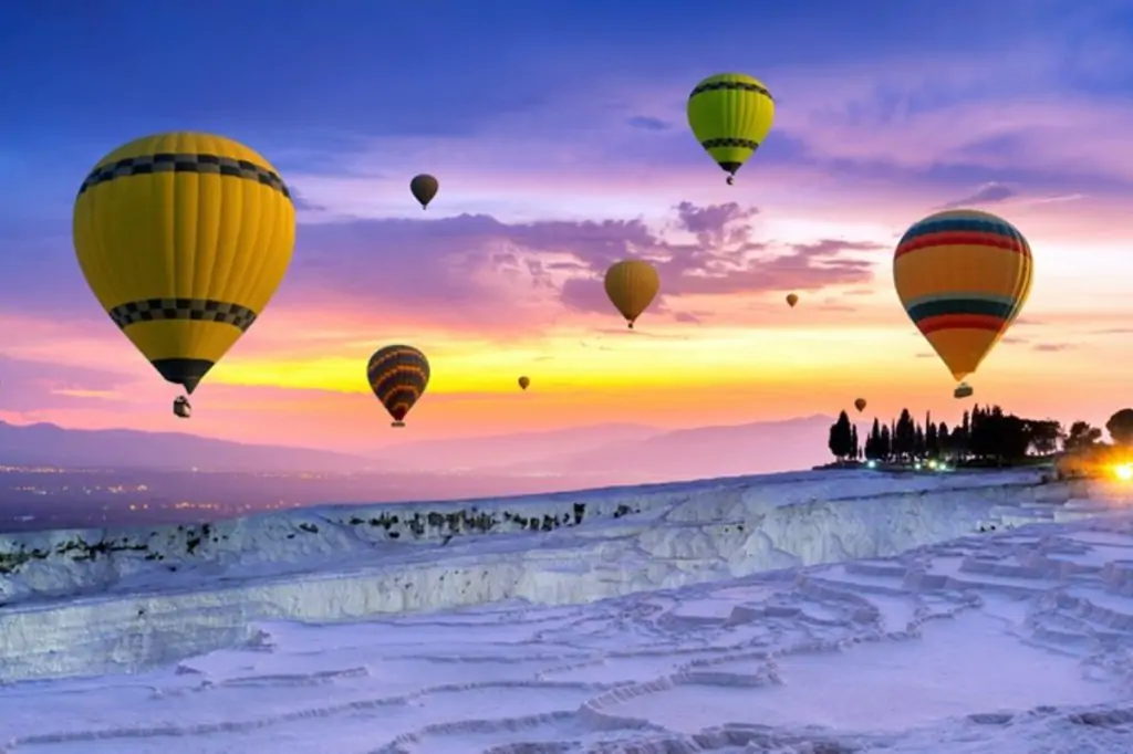 Lot balonem na ogrzane powietrze z Antalyi do Pamukkale