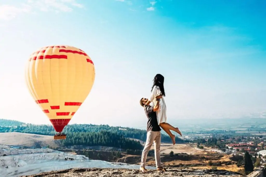 Zbor cu balonul cu aer cald de la Kemer la Pamukkale