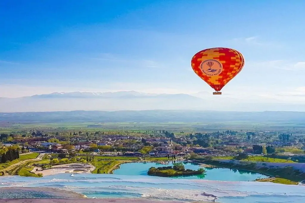 Zbor cu balonul cu aer cald de la Kemer la Pamukkale