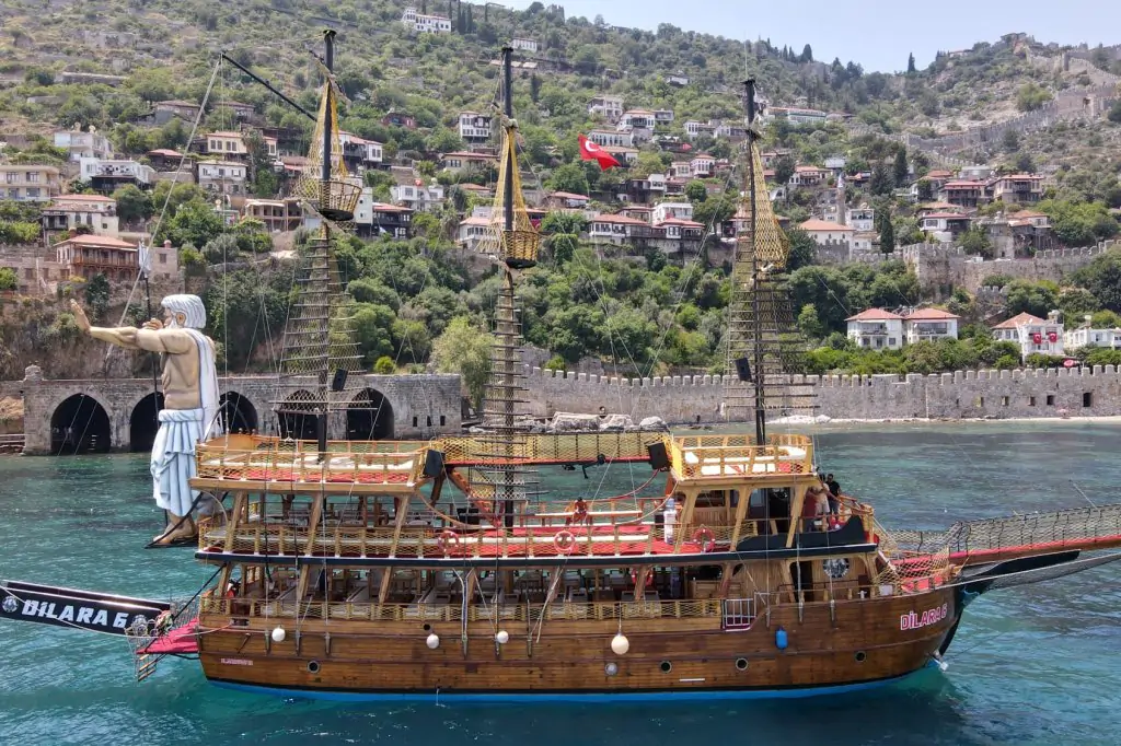 Alanya Pirate Dilara-6 Excursie cu barca