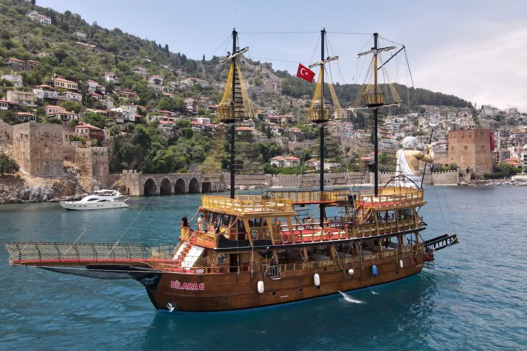 Alanya Pirate Dilara-6 Excursie cu barca