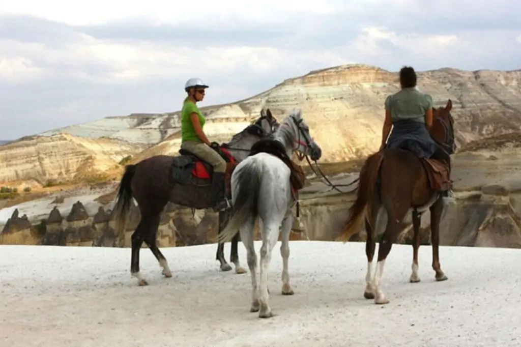 Cappadocia Două ore de plimbare cu calul cu opțiunea răsărit sau apus de soare