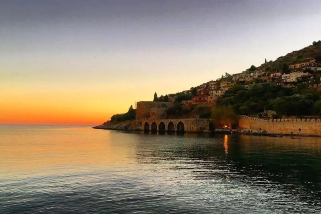 Alanya Sunset Boat Tour - Viking