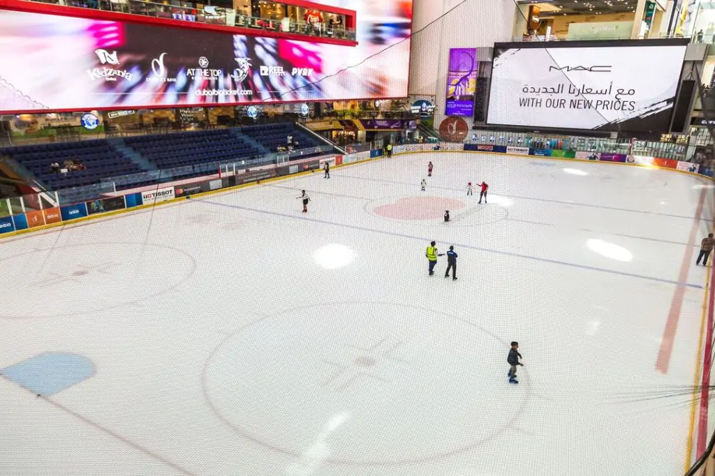 Patinoarul din Dubai Mall