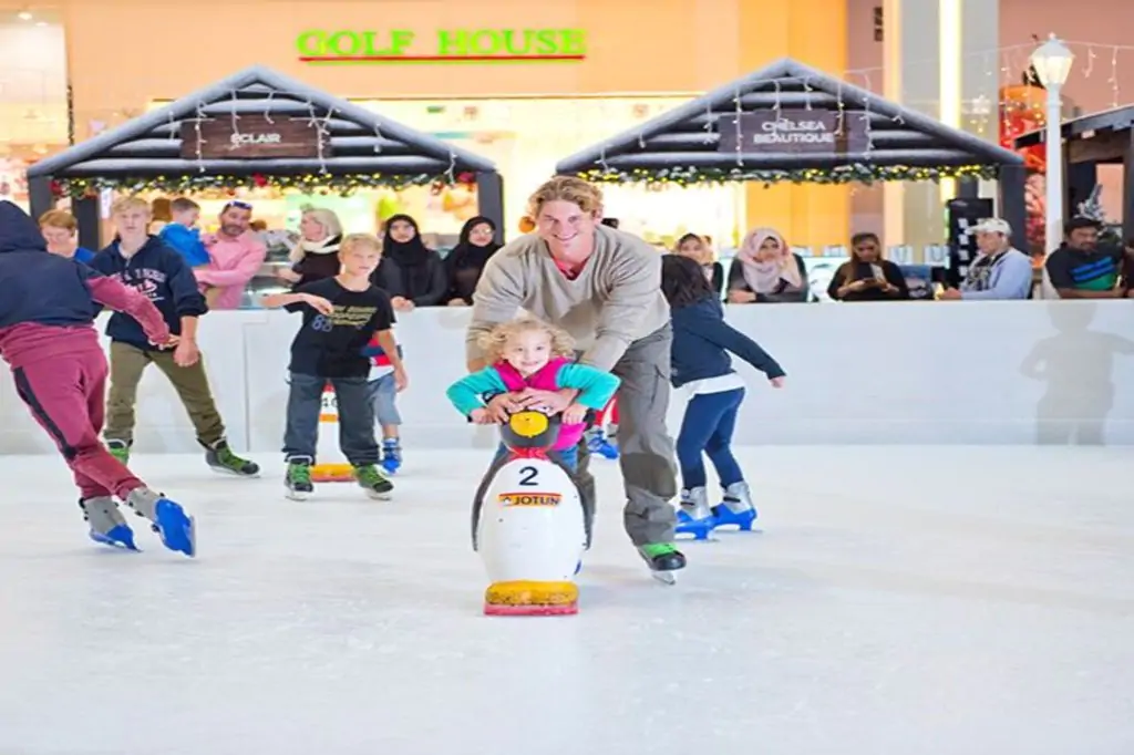 Patinoarul din Dubai Mall