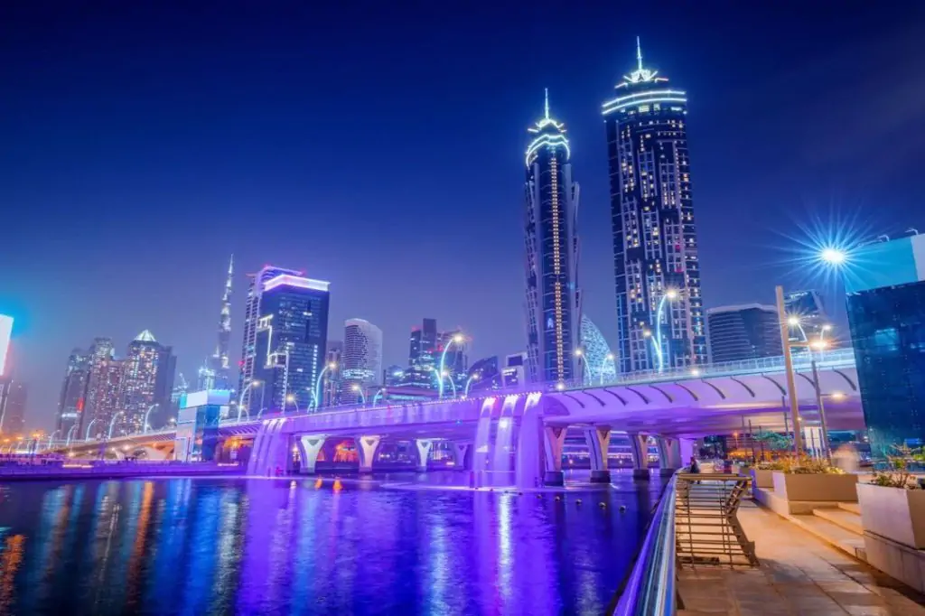 Croazieră de lux pe canalul de apă din Dubai