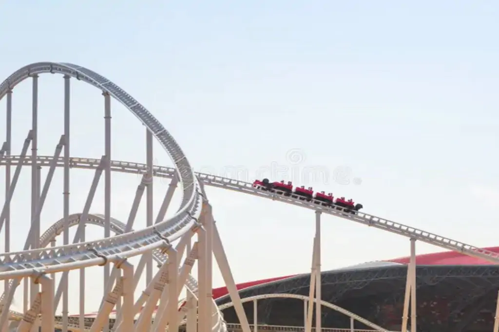 Parcul tematic Ferrari World - Cel mai rapid roller coaster