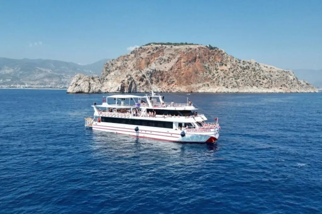 Alanya Neptune Express Sunset Boat Tour cu barca la apus de soare