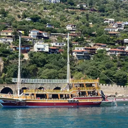 Alanya Boat Tour with Grand Troy's 07 Family Boat