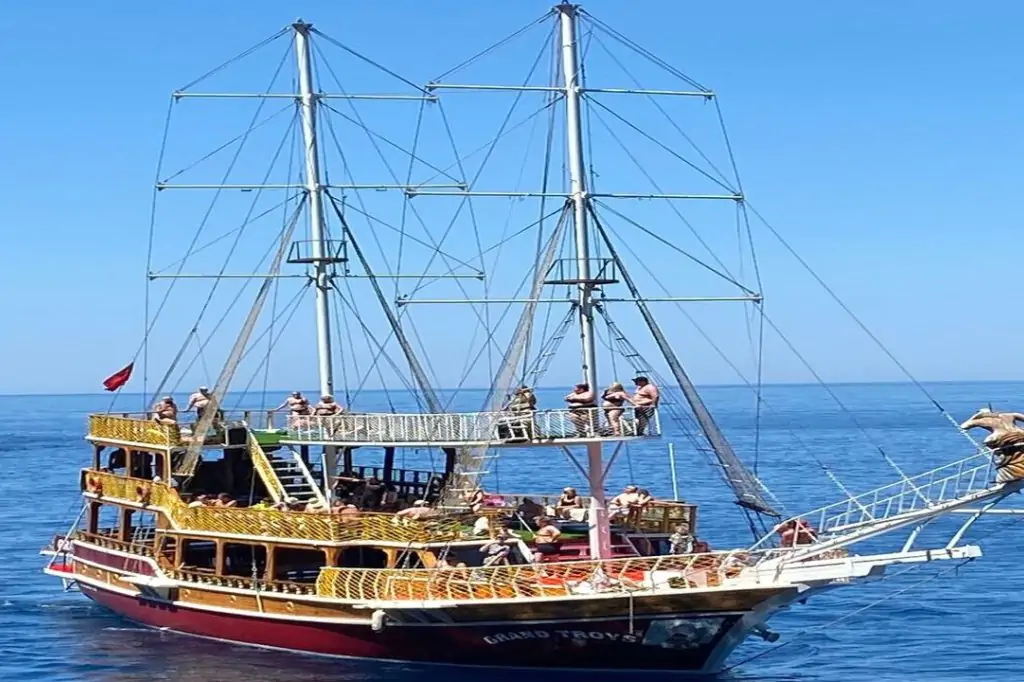 Alanya Boat Tour with Grand Troy's 07 Family Boat