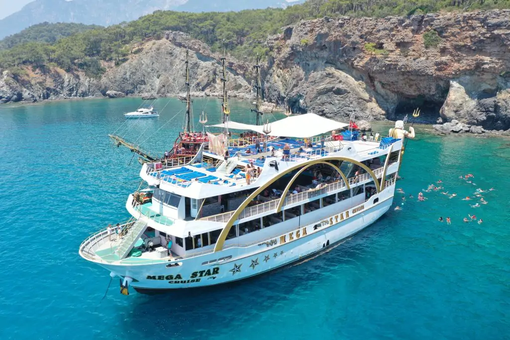 From Antalya: Megastar Boat Trip with Lunch and Hotel Transfer