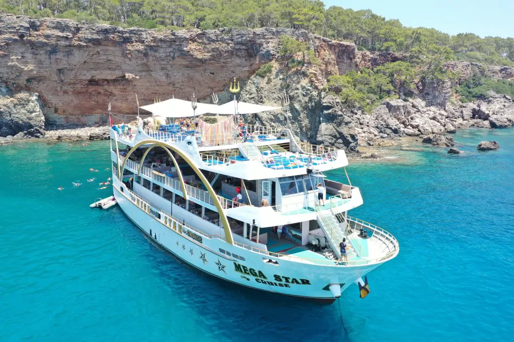 From Antalya: Megastar Boat Trip with Lunch and Hotel Transfer