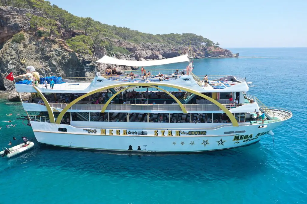 From Antalya: Megastar Boat Trip with Lunch and Hotel Transfer