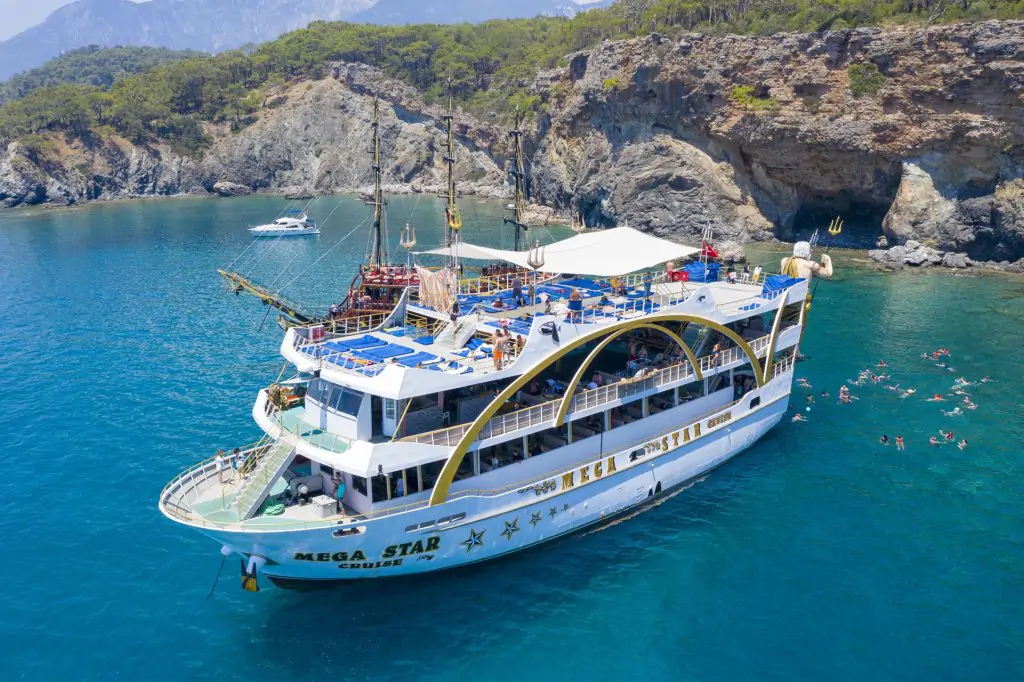 From Antalya: Megastar Boat Trip with Lunch and Hotel Transfer