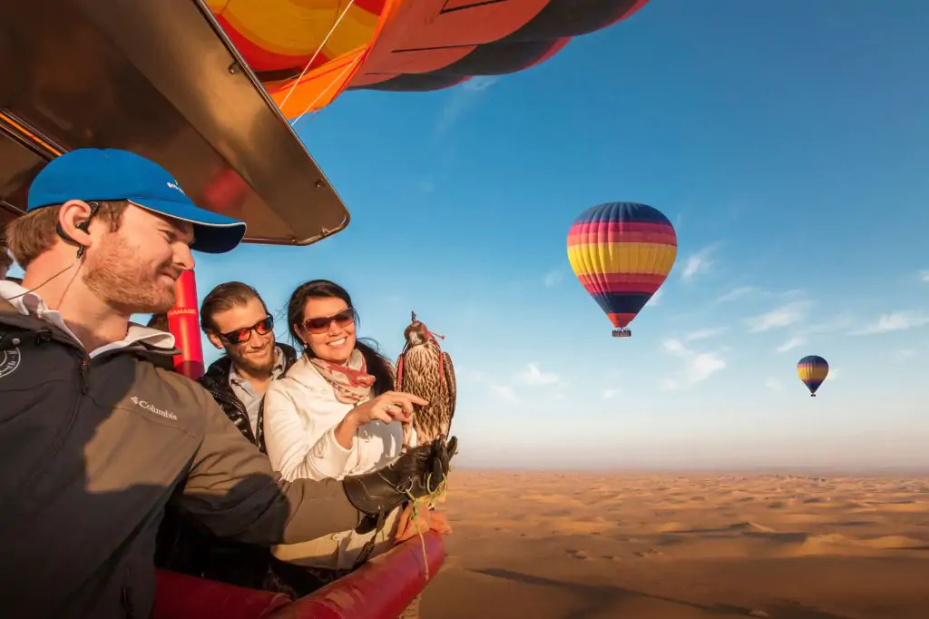 Dubai: Sunrise Hot Air Balloon Ride with Transfers