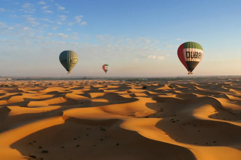 Dubai: Sunrise Hot Air Balloon Ride with Transfers