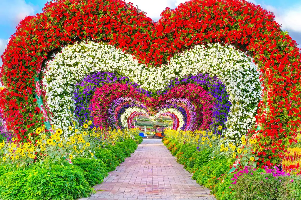 Dubai: Miracle Garden & Global Village Trip