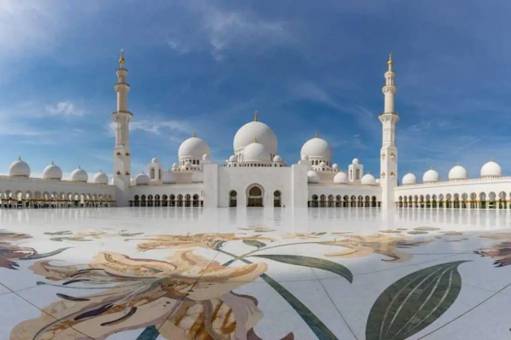 From Dubai: Abu Dhabi Grand Mosque & Louvre Museum Full-Day