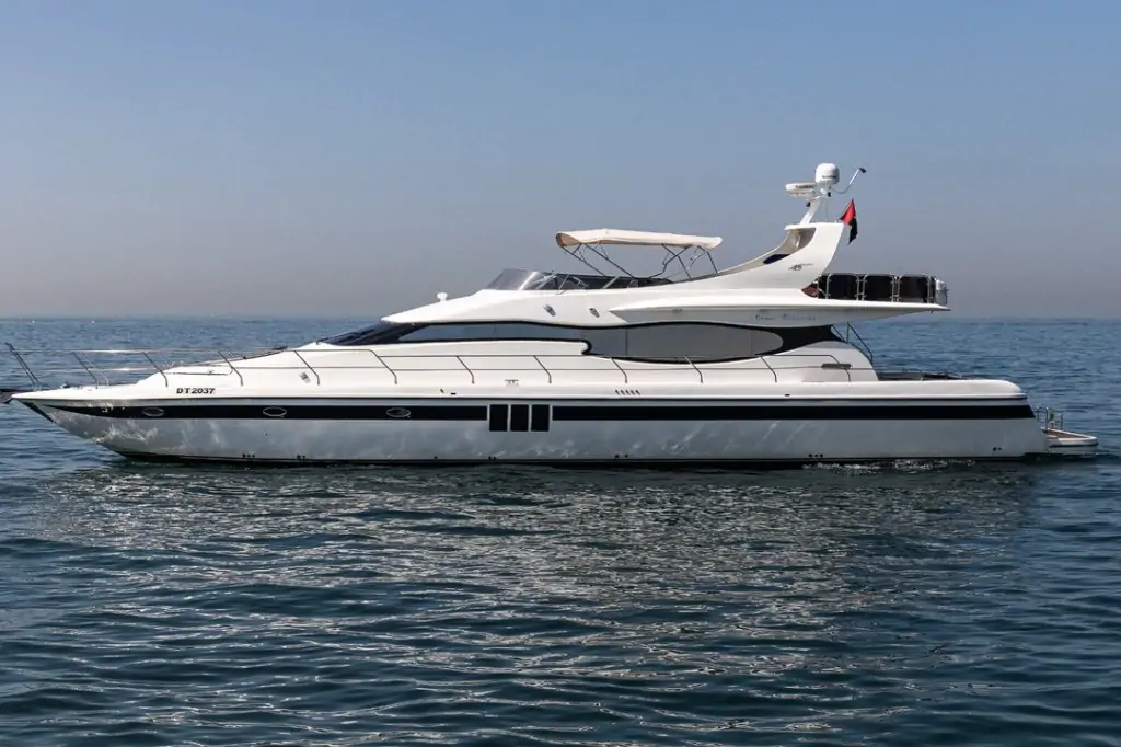 Private 30 Feet Yacht Rental in Dubai