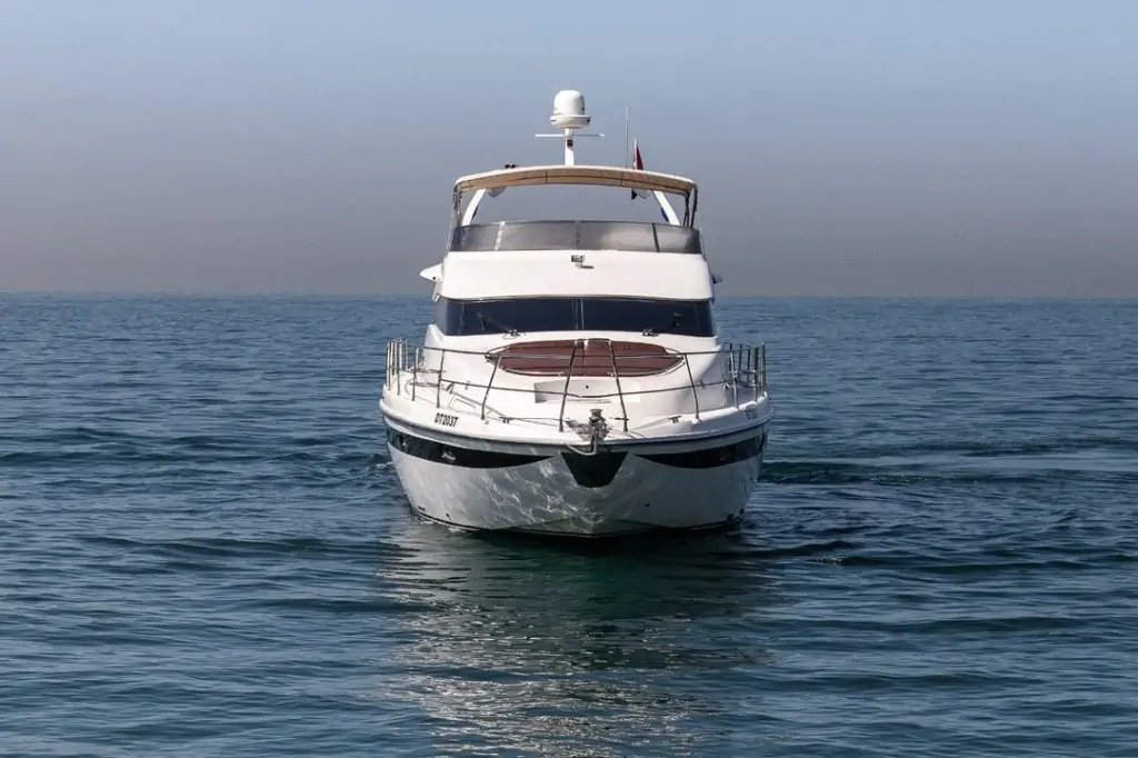 Private 30 Feet Yacht Rental in Dubai