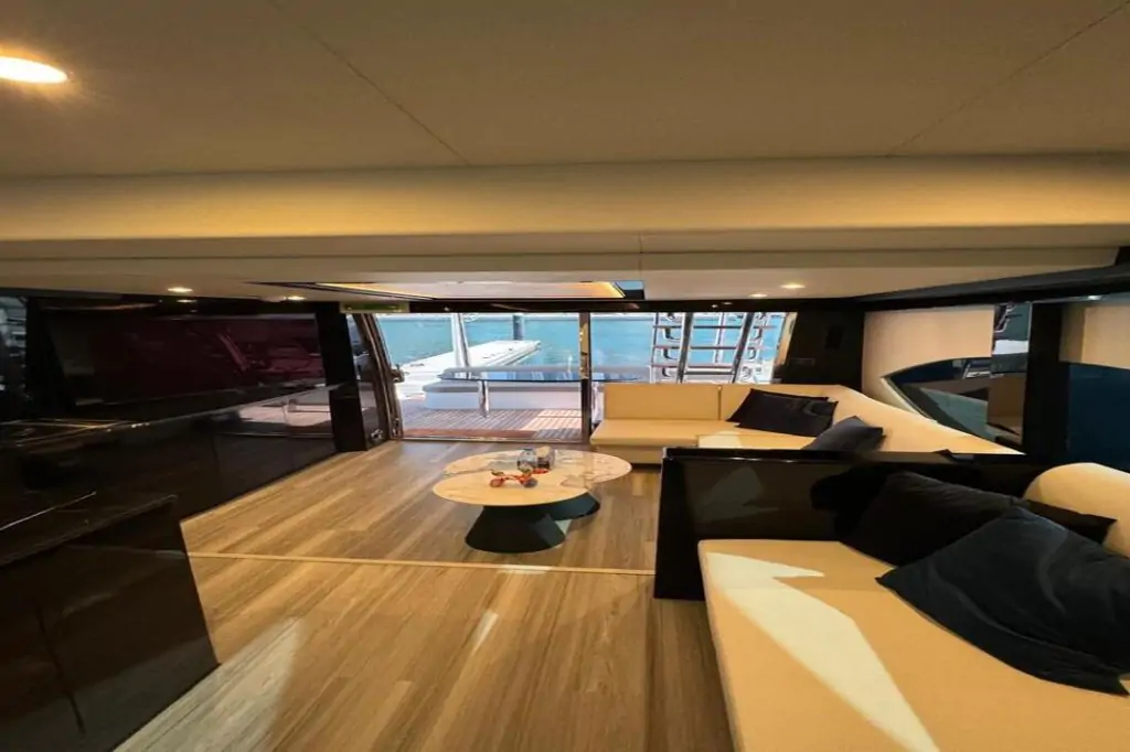 Private 30 Feet Yacht Rental in Dubai