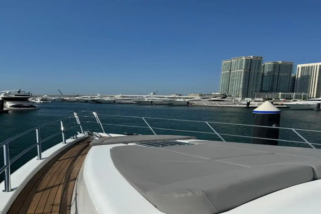 Private 32 Feet Yacht Rental in Dubai